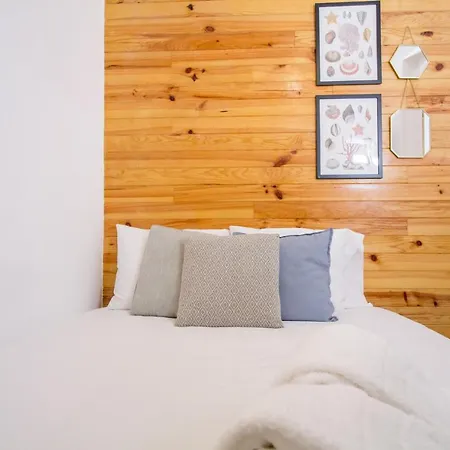 Cozy Townhouse In Picturesque Neighborhood Apartment *